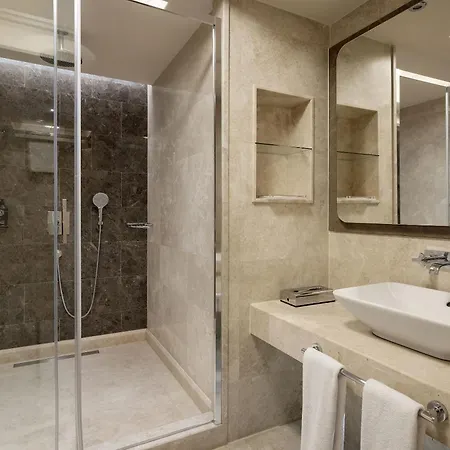 מלון Titanic Taksim 4*