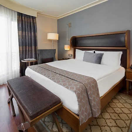 מלון Titanic Taksim 4*